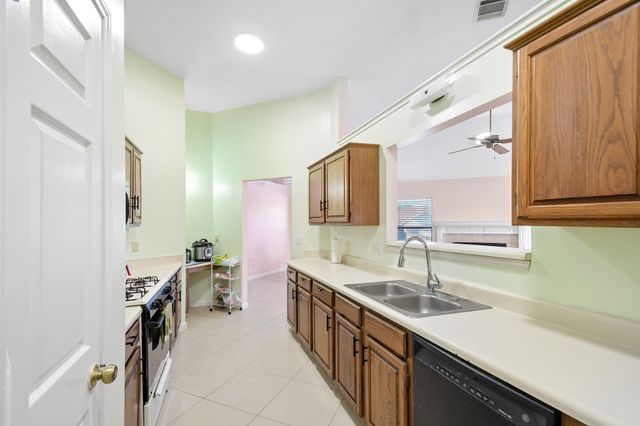 1801 Twisted Oak DR, Leander, TX 78641