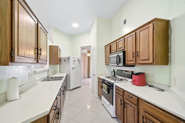 1801 Twisted Oak DR, Leander, TX 78641