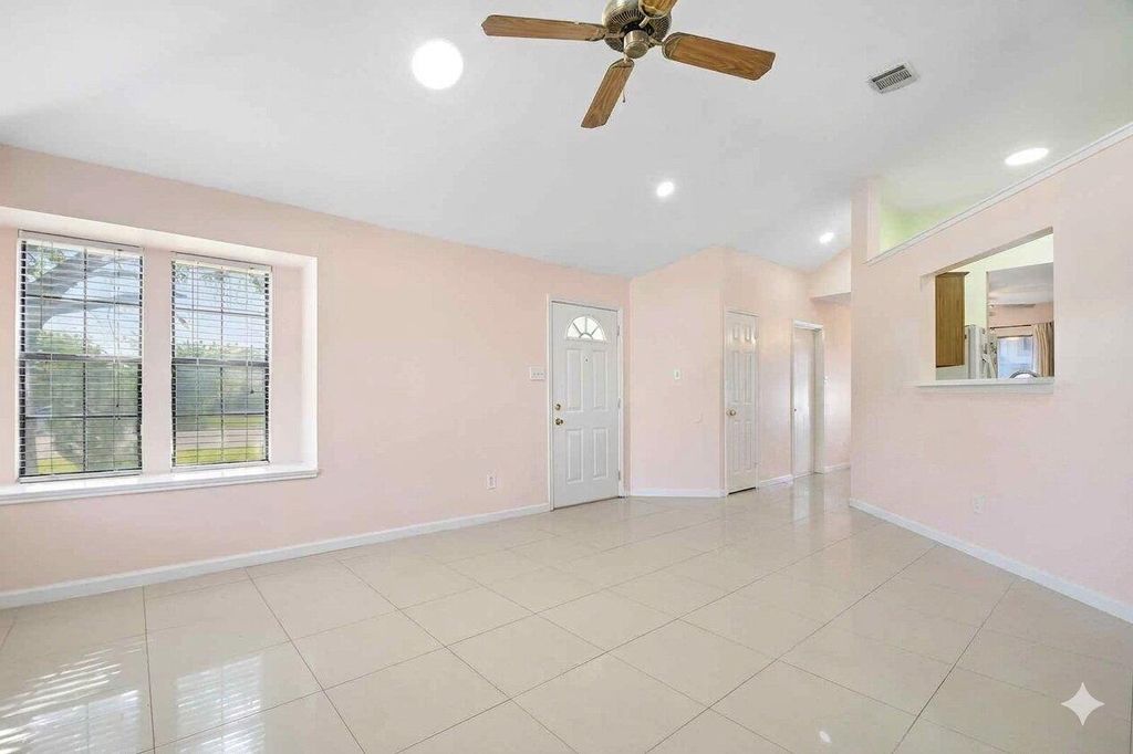 1801 Twisted Oak DR, Leander, TX 78641