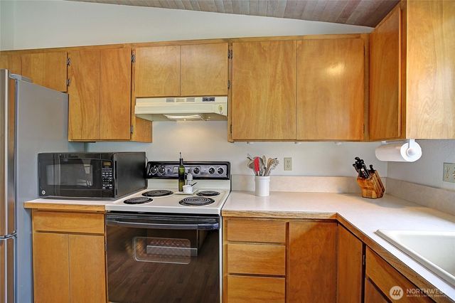 310 Prestwick Drive, Camano Island, WA 98282