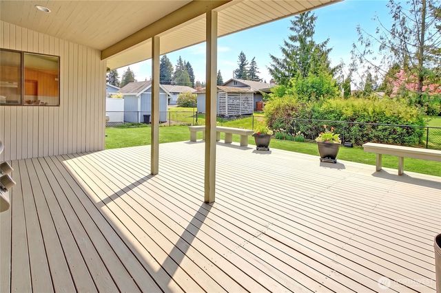 310 Prestwick Drive, Camano Island, WA 98282