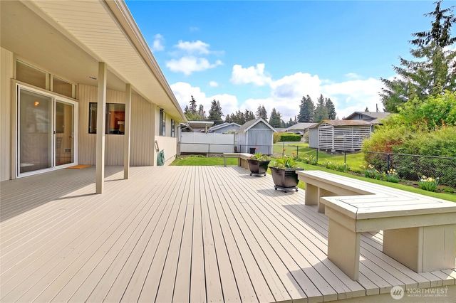 310 Prestwick Drive, Camano Island, WA 98282