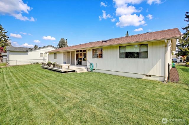 310 Prestwick Drive, Camano Island, WA 98282