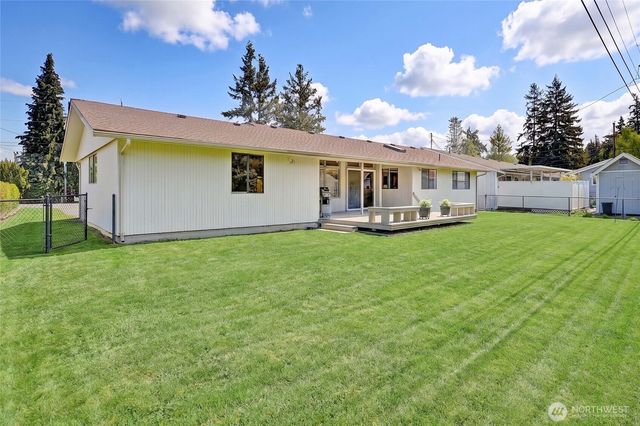 310 Prestwick Drive, Camano Island, WA 98282