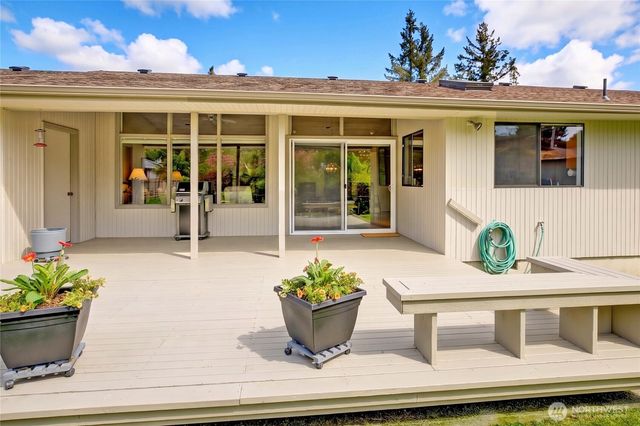 310 Prestwick Drive, Camano Island, WA 98282