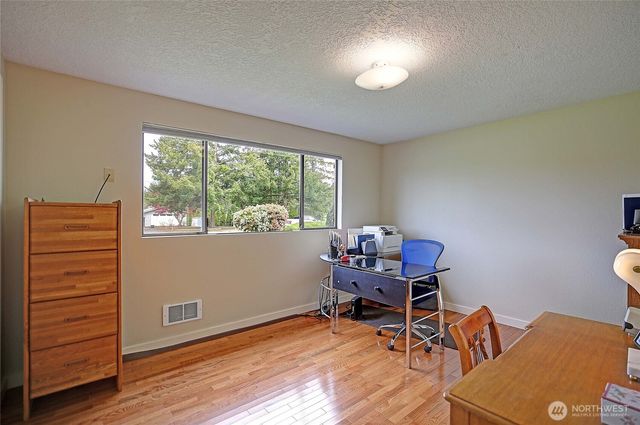 310 Prestwick Drive, Camano Island, WA 98282