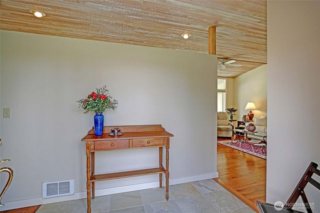 310 Prestwick Drive, Camano Island, WA 98282