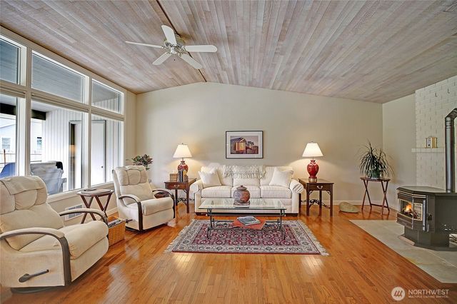 310 Prestwick Drive, Camano Island, WA 98282