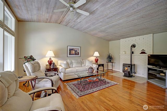 310 Prestwick Drive, Camano Island, WA 98282