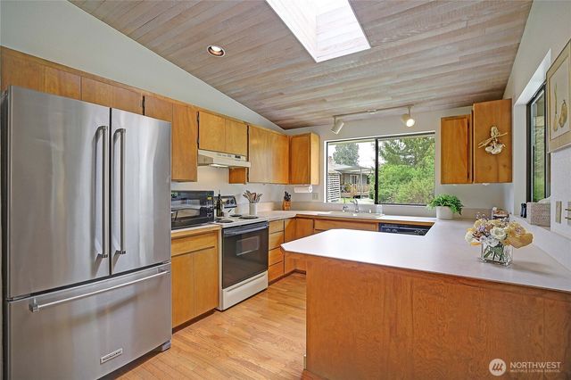 310 Prestwick Drive, Camano Island, WA 98282