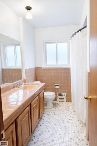 27738 Roan Avenue, Warren, MI 48093