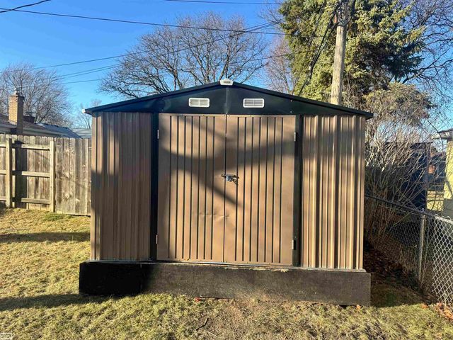 27738 Roan Avenue, Warren, MI 48093