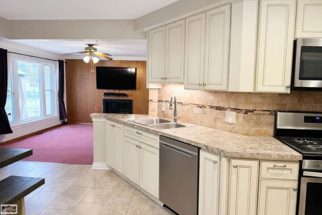 27738 Roan Avenue, Warren, MI 48093