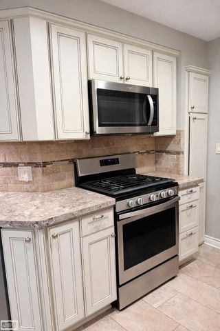 27738 Roan Avenue, Warren, MI 48093