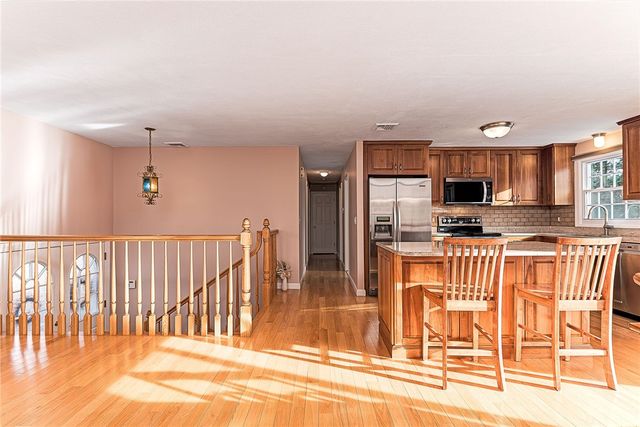 102 Moccasin Trail, Cranston, RI 02921