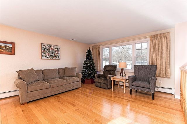 102 Moccasin Trail, Cranston, RI 02921