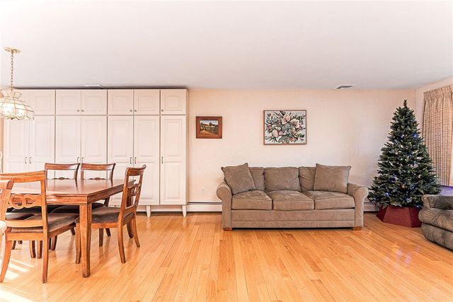 102 Moccasin Trail, Cranston, RI 02921