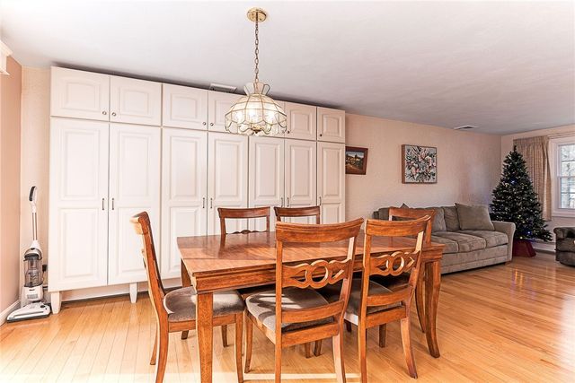 102 Moccasin Trail, Cranston, RI 02921