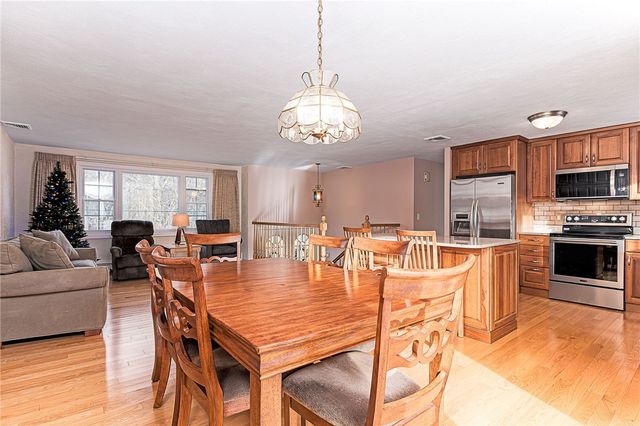 102 Moccasin Trail, Cranston, RI 02921