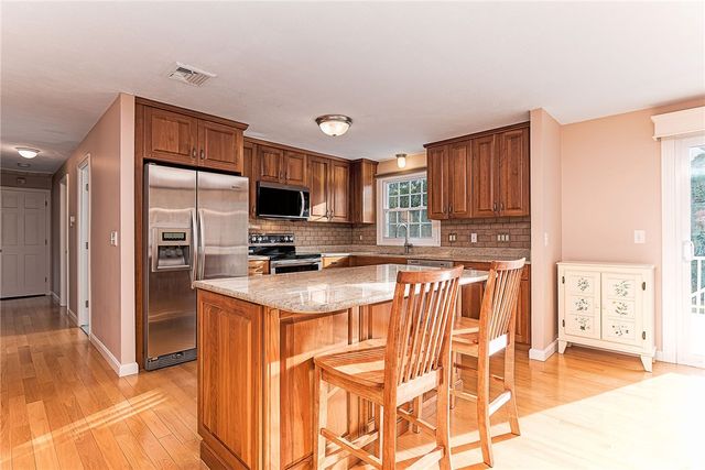 102 Moccasin Trail, Cranston, RI 02921