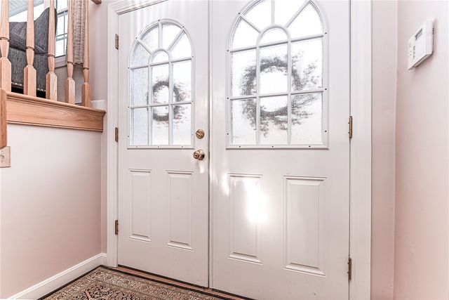 102 Moccasin Trail, Cranston, RI 02921