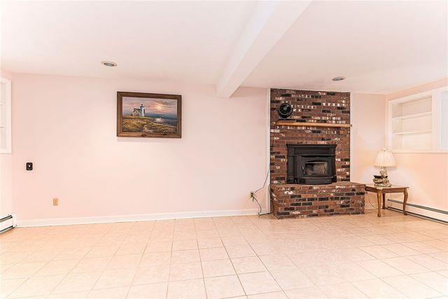 102 Moccasin Trail, Cranston, RI 02921