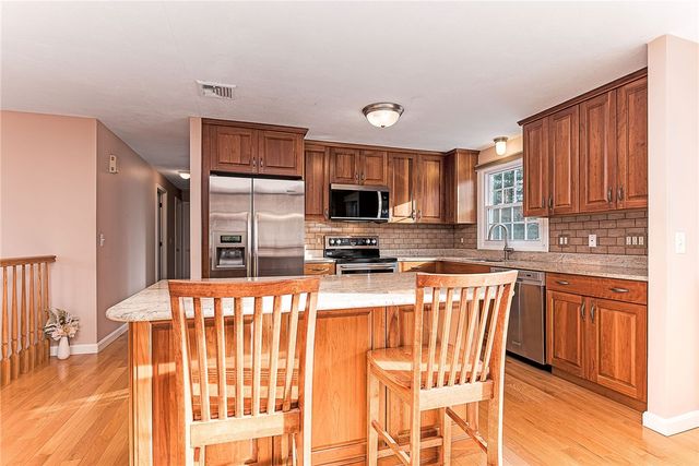 102 Moccasin Trail, Cranston, RI 02921