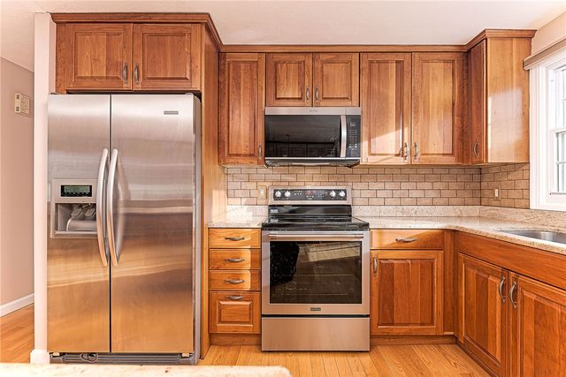 102 Moccasin Trail, Cranston, RI 02921