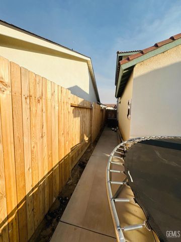 8410 Avon Street, Bakersfield, CA 93314