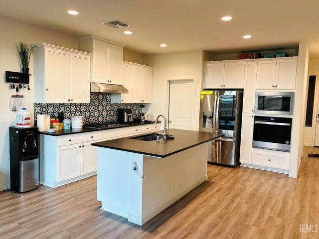 8410 Avon Street, Bakersfield, CA 93314