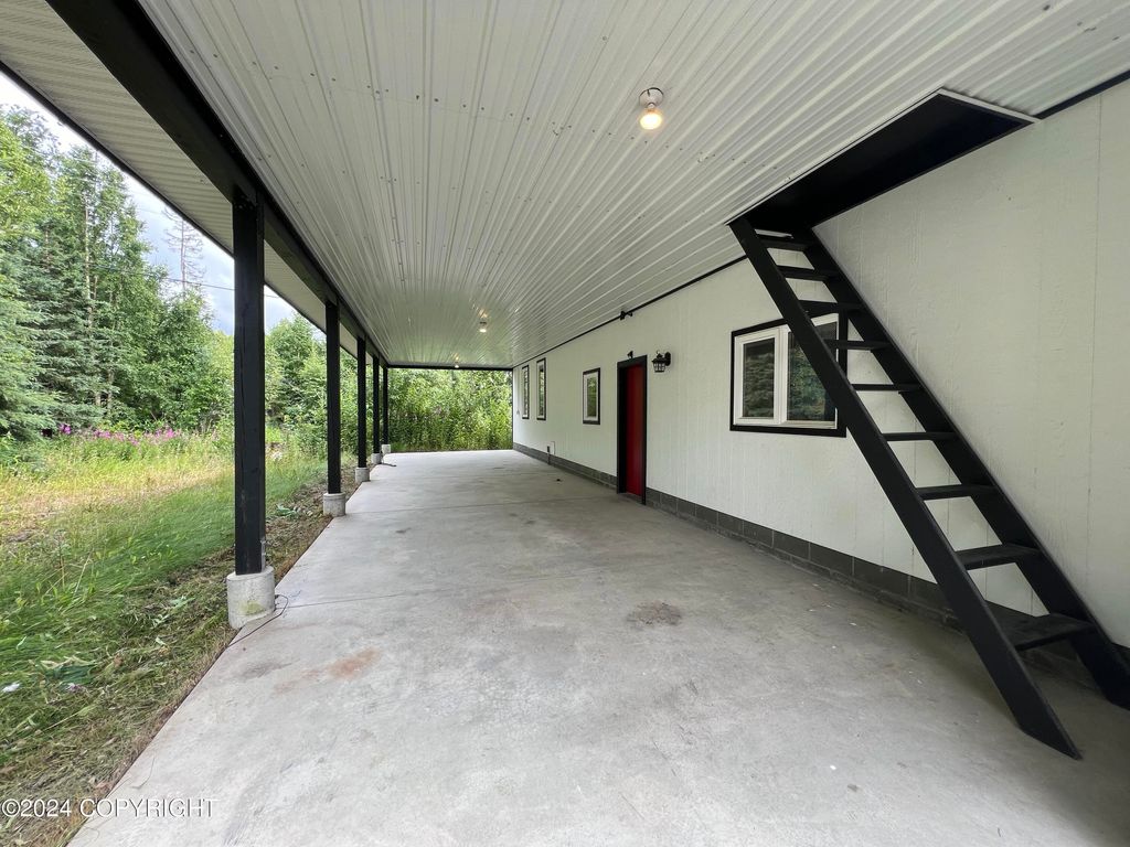 20414 W Lakes Boulevard, Big Lake, AK 99652