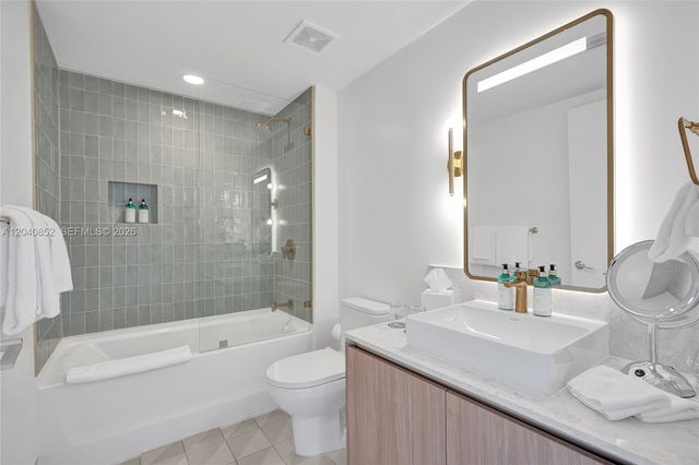 159 NE 6th Street 3916, Miami, FL 33132