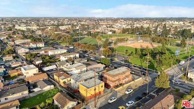 711 W 90th Street, Los Angeles, CA 90044