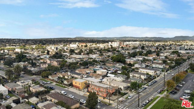 711 W 90th Street, Los Angeles, CA 90044
