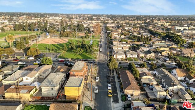 711 W 90th Street, Los Angeles, CA 90044
