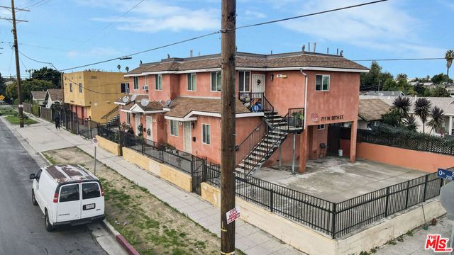 711 W 90th Street, Los Angeles, CA 90044