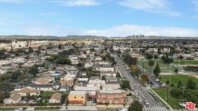 711 W 90th Street, Los Angeles, CA 90044