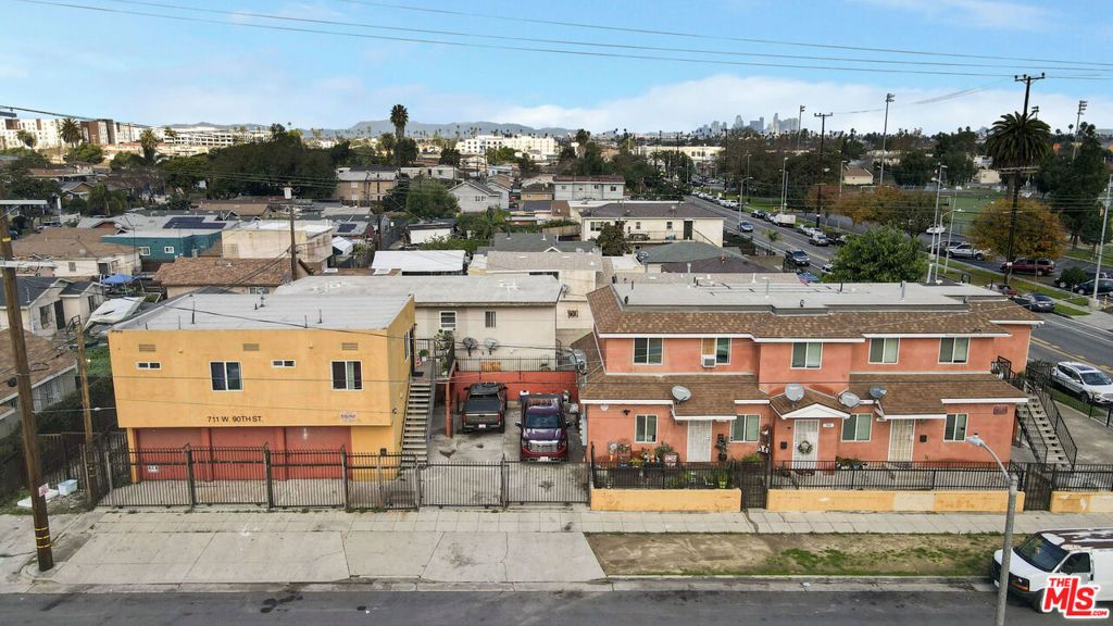711 W 90th Street, Los Angeles, CA 90044