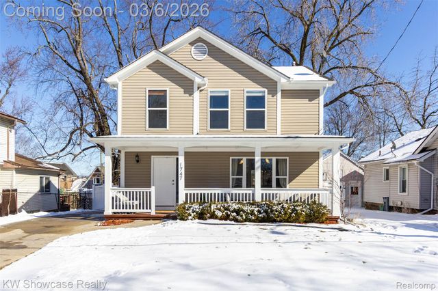 1747 Beechmont Street, Keego Harbor, MI 48320
