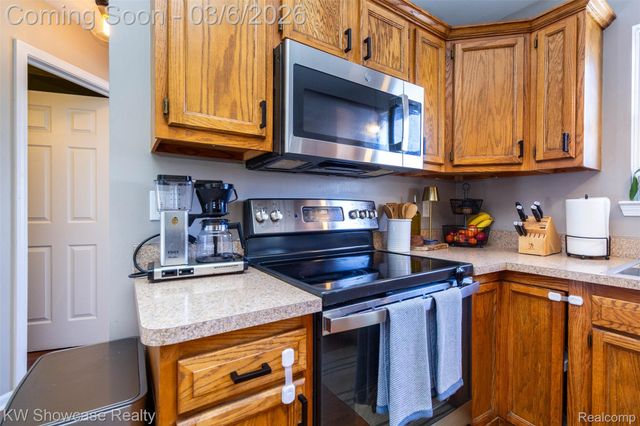 1747 Beechmont Street, Keego Harbor, MI 48320