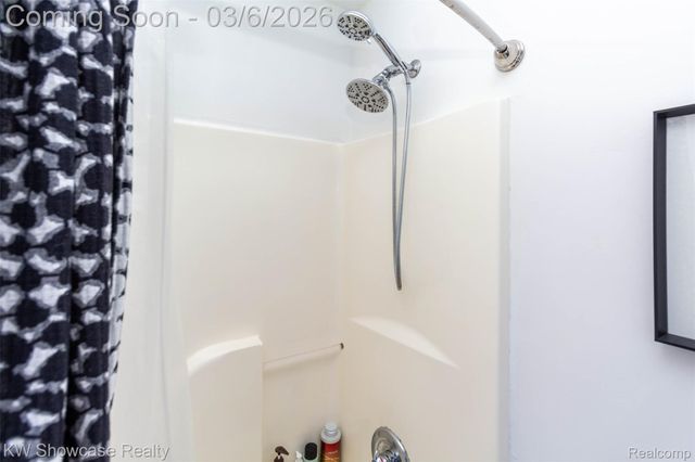 1747 Beechmont Street, Keego Harbor, MI 48320