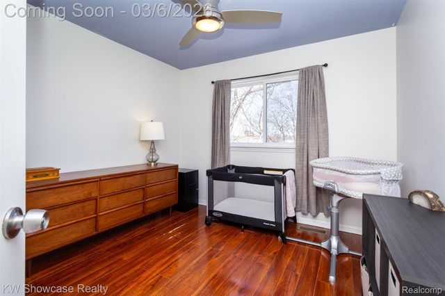 1747 Beechmont Street, Keego Harbor, MI 48320