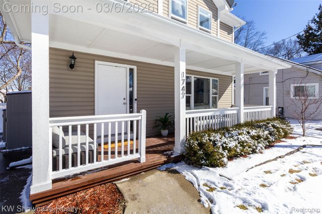 1747 Beechmont Street, Keego Harbor, MI 48320