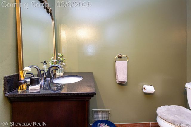 1747 Beechmont Street, Keego Harbor, MI 48320