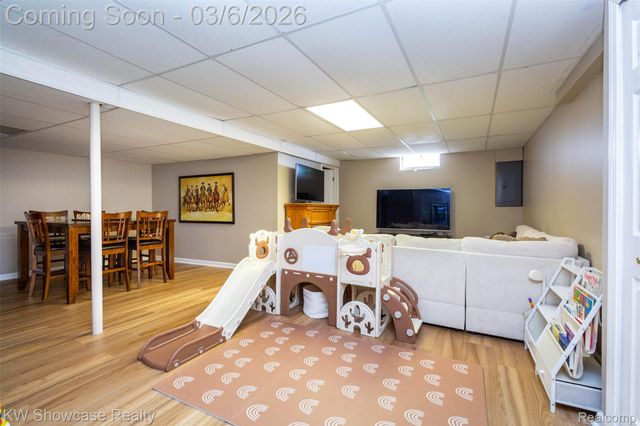 1747 Beechmont Street, Keego Harbor, MI 48320