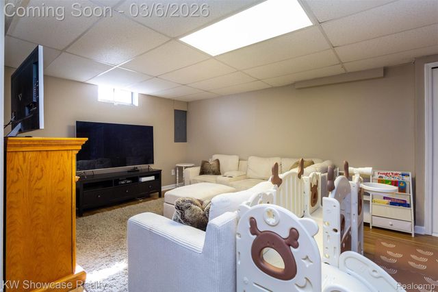 1747 Beechmont Street, Keego Harbor, MI 48320