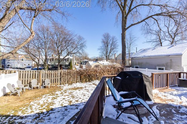 1747 Beechmont Street, Keego Harbor, MI 48320