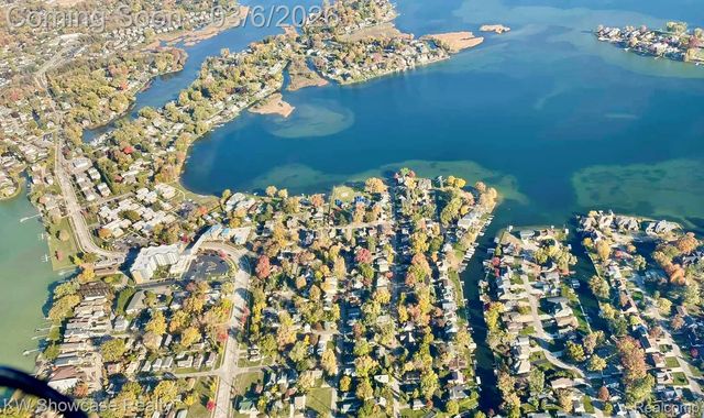 1747 Beechmont Street, Keego Harbor, MI 48320