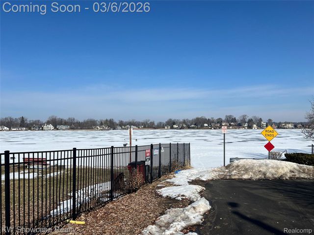 1747 Beechmont Street, Keego Harbor, MI 48320