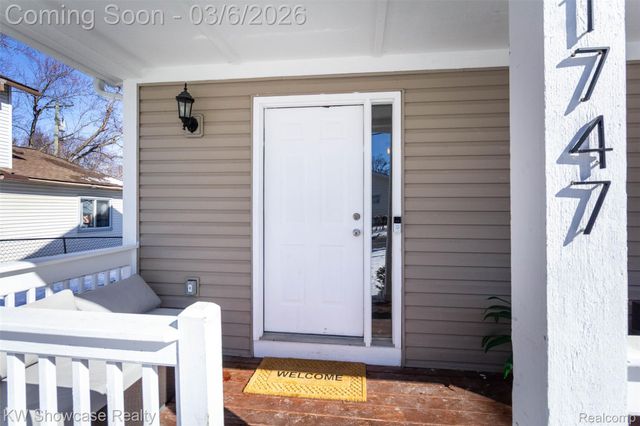 1747 Beechmont Street, Keego Harbor, MI 48320